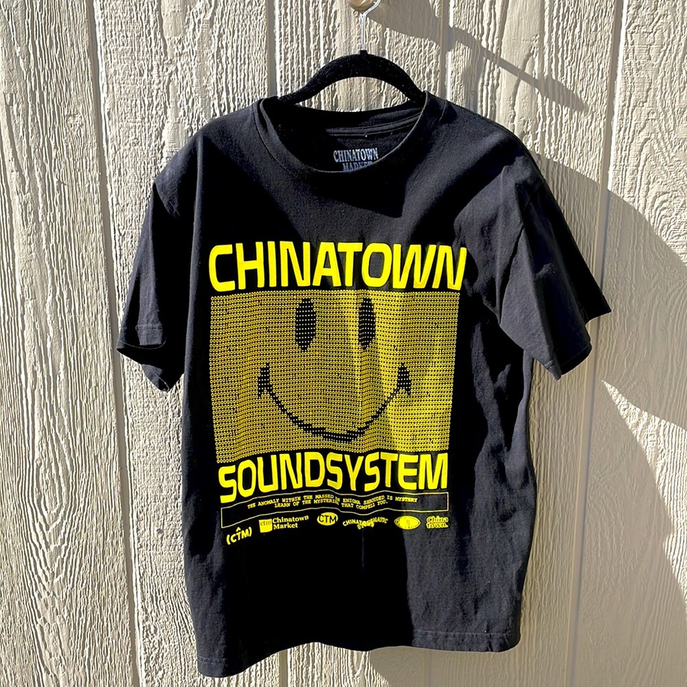 Chinatown Market Smiley Face T-shirt. Size M